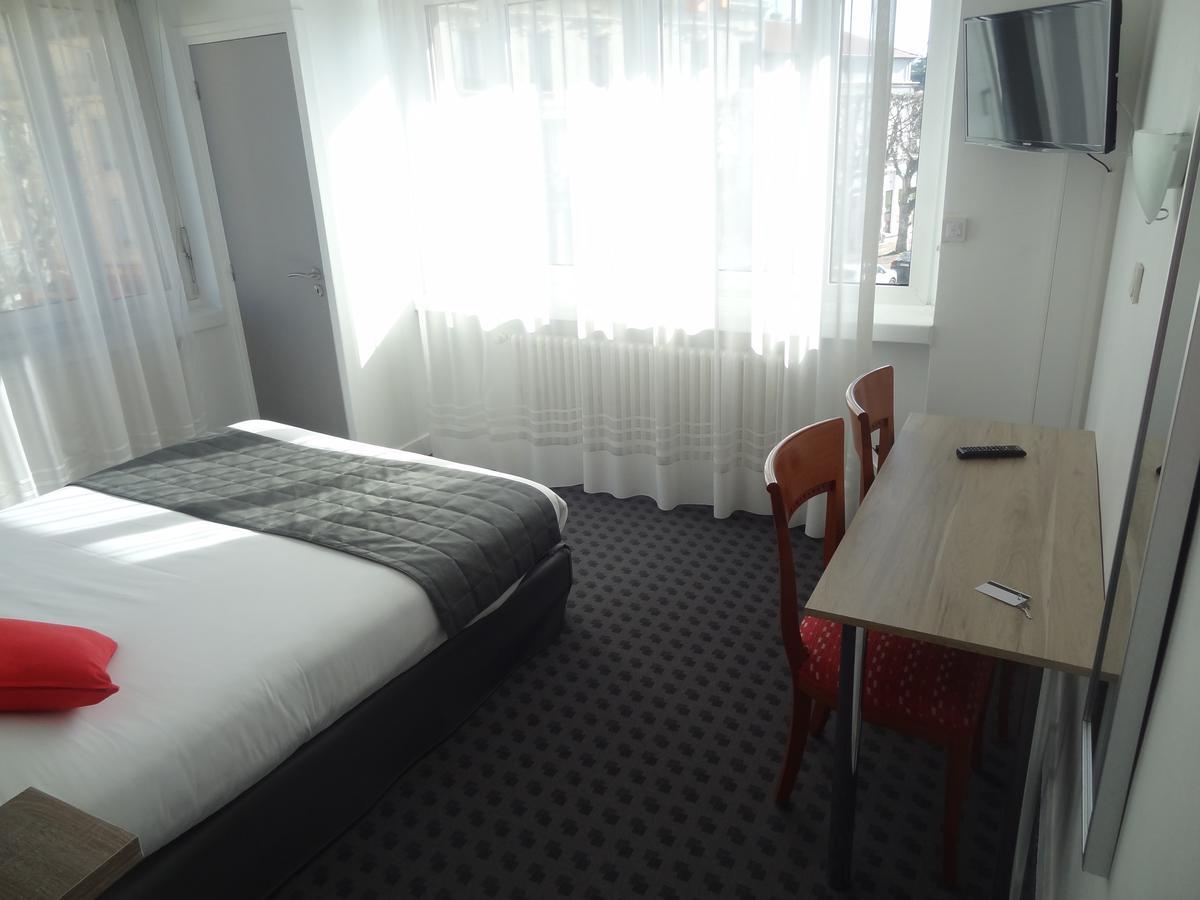 Les Ambassadeurs Hotel Saint-Chamond Exterior foto